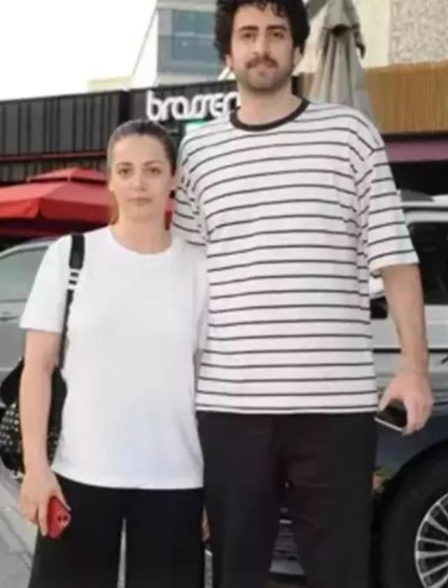 Özündən 11 yaş kiçik sevgilisi üçün ölkəni tərk edir -Artıq ev axtarmağa başlayıb